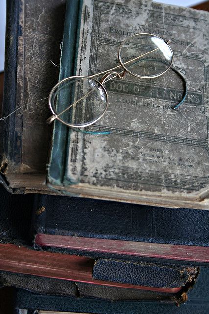 old books Book Letters, Old Book, Book Nooks, Old Books, I Love Books, Antique Books, Vintage Books, Love Book, Hogwarts