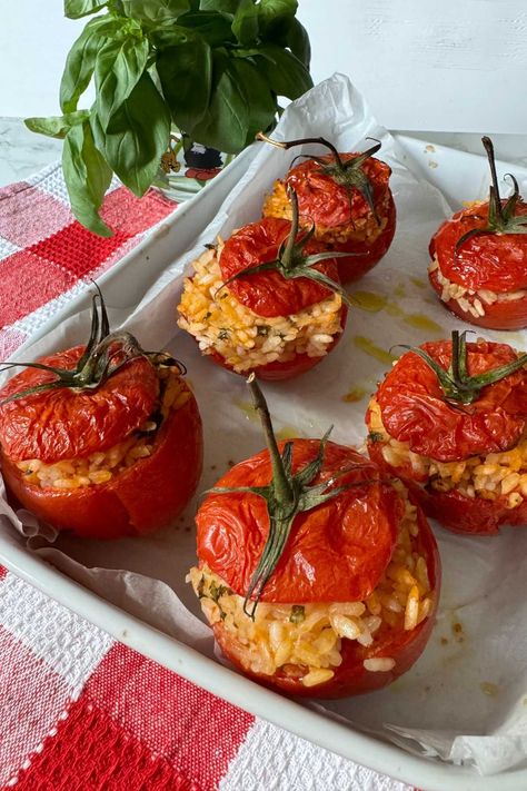 Roman Rice-stuffed Tomatoes Recipe Rice Stuffed Tomatoes, Romani Recipes, Stuffed Tomatoes Recipes, Roman Recipes, Recipes From Italy, Italian Tomatoes, Roman Food, Italian Meals, Stuffed Tomatoes