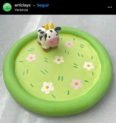 Cow Trinket Dish, Cute Clay Dishes, Clay Plate Ideas, Easy Clay Sculptures, Grass Painting, Diy Pottery Painting, Clay Plates, Diy Air Dry Clay, Air Dry Clay Projects