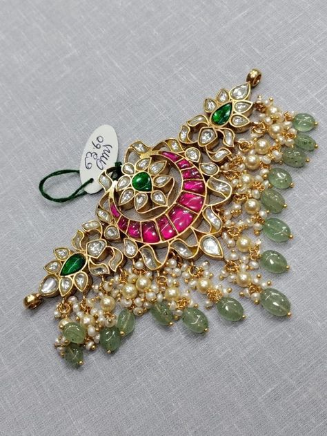 Necklace design Vanki Designs Jewellery Latest, Kundan Lockets, Kundan Haram, Vanki Designs Jewellery, Crochet Cable Knit, Vintage Indian Jewelry, Wedding Jewellery Designs, Indian Wedding Jewelry Sets, Bridal Necklace Designs