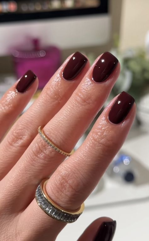 Barista Nails, Short Round Square Nails, Short Square Oval Nails, Short Rounded Square Nails, Acrylic Overlay Nails Short, Rounded Square Nails, Square Round Nails, Meadows Aesthetic, Round Square Nails