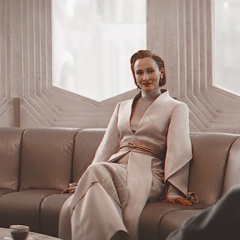 Star Wars Style Fashion, Mon Mothma Outfit, Dedra Meero Andor, Mon Mothma Aesthetic, Mon Mothma Costume, Mon Mothma Andor, Jedi Aesthetic, Old Lady Fashion, Mon Mothma