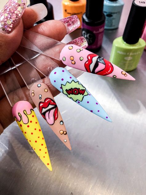 Pop Nails Designs, Art Pop Nails, Pop Nails Art, Pop Art Acrylic Nails, Pop Art En Uñas, Nail Pop Art, Uñas Pop Art, Crazy Nails Ideas, Pop Art Nail Art