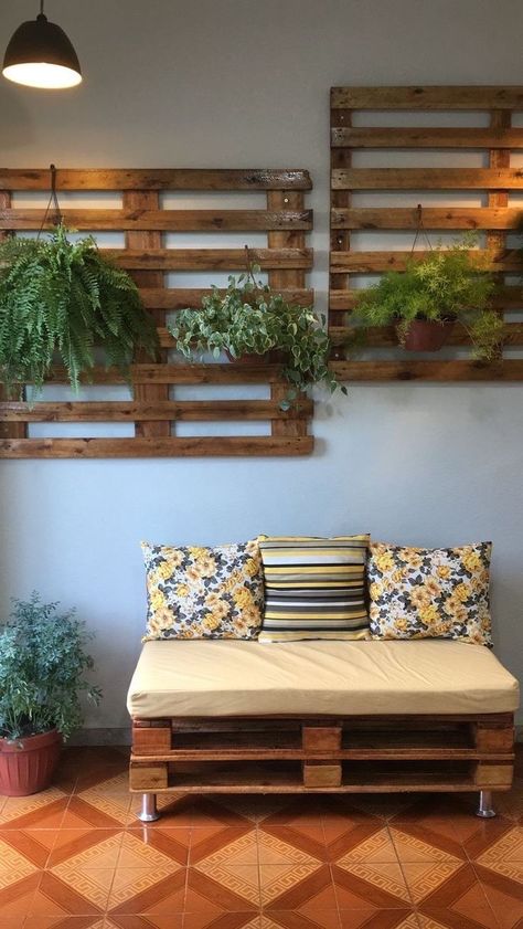 Pallet Patio Furniture Diy, Diy Wooden Wall, Small Balcony Ideas Apartment, Pallet Patio Furniture, Balcony Ideas Apartment, Small Balcony Decor, Small Balcony Ideas, Apartment Balcony Decorating, House Plants Decor