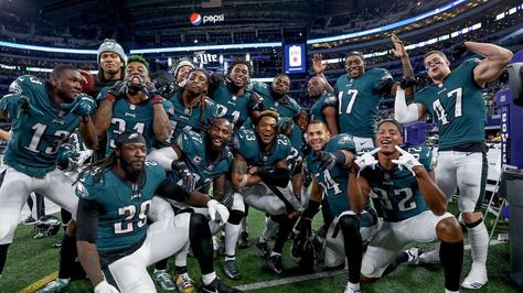 VICTORY TWEETS! Eagles Superbowl, Face A Team, Philadelphia Eagles Wallpaper, Philadelphia Eagles Players, Eagles Cheerleaders, Philadelphia Eagles Super Bowl, Philly Eagles, Eagles Team, Philly Sports