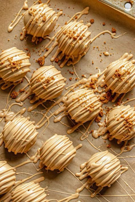 Biscoff Truffles, Easy Homemade Desserts, Biscoff Cake, Biscoff Recipes, Biscoff Cookie Butter, Peanut Butter Cookie Dough, Truffle Butter, Types Of Desserts, Unique Recipe