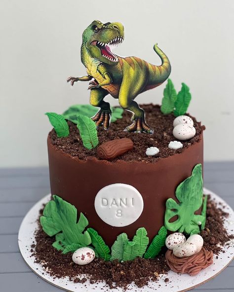 Dinousar Cake Ideas, Dinasour Birthday Ideas Cake, Dino Birthday Cake Simple, Dinasour Cakes Ideas, T-rex Cake, Dort Dinosaurus, Trex Cake Birthday, T Rex Birthday Cake, Raptor Cake