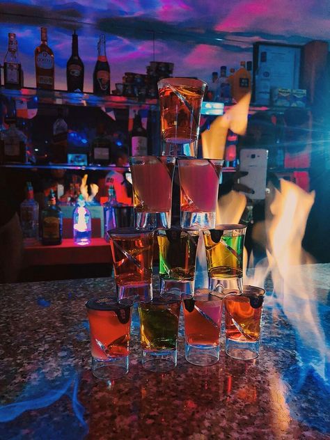 Bartending Pictures, Poison Moodboard, Bartending Aesthetic, Disco Drinks, Spiral Aesthetic, Bartender Aesthetic, Black Joker, Cocktail Mixology, Downward Spiral