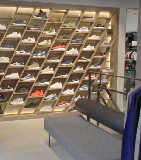 Shoes Shop Design Ideas Store Displays, Shoe Shop Interior Design Shelves, Shoe Showroom Interior, Footwear Shop Interior, Footwear Showroom Interior Shoe Display, Display Shelf Design, Store Shelves Design, Shoe Store Design, Clothing Store Displays