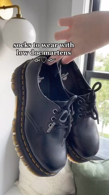 How To Style Doc Martens Oxfords, Flared Jeans Doc Martens, Cute Outfits For Moms Fashion Over 40, How To Style Doc Marten Oxford Shoes Women, Outfits With Low Top Doc Martens, How To Style Low Top Doc Martens, Low Doc Outfits, Outfits With Oxford Doc Martens, Socks To Wear With Doc Martens