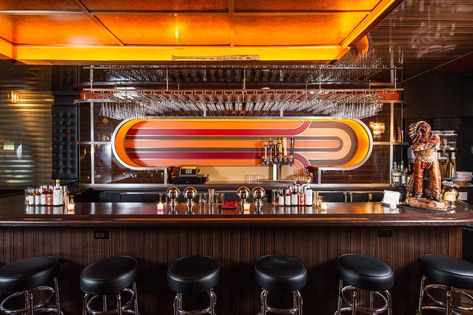 70s Restaurant, Best Bars In Nyc, Cocktail Bar Design, 70s Interior Design, Cocktail Images, 70s Interior, Bar Metal, Restaurant Lounge, Dive Bar