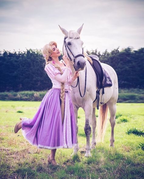 Horse Riding Halloween Costumes, Diy Horse Costume, Horse And Rider Costume Ideas, Rapunzel Horse, Mononoke Aesthetic, Tangled Costume, Rapunzel Braid, Horse Halloween Costumes, Disney Horses