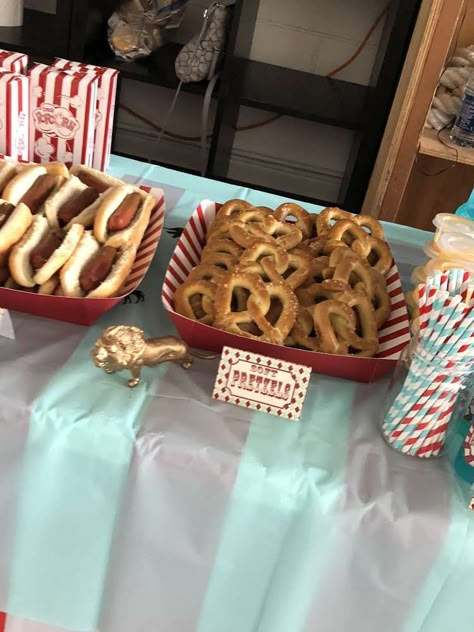 Backyard Circus, Circus Themed Party Ideas, Circus Theme Kids Party, Circus Birthday Food Ideas, Carnival Theme Food Ideas, Circus Themed Party Food, Carnival Party Ideas Decorations, Carnival Birthday Party Food Ideas, Birthday Circus Theme