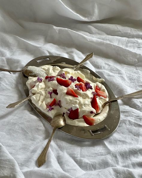 Whipped cream flavored with elderflower syrup, strawberries and lilac flowers. #food #strawberries #whippedcream #dessert #catering #foodstyling #foodstylist Strawberry And Whipped Cream, Whipped Cream Aesthetic, Beauty Diet, Whipped Butter, Dessert Cups, Pumpkin Bread, Strawberries And Cream, Beautiful Food, Food Cravings