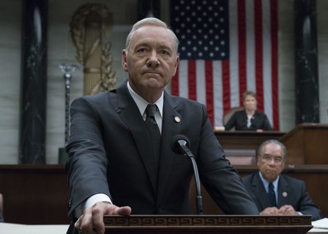 #HouseofCards Season 5: Backstabbing and Big Twists http://www.geekinsider.com/house-cards-season-5-more-backstabbing-big-twists/?utm_campaign=coschedule&utm_source=pinterest&utm_medium=Geek&utm_content=%27House%20of%20Cards%27%20Season%205%3A%20More%20Backstabbing%20and%20Big%20Twists Frank Underwood Wallpaper, House Of Cards Wallpaper, House Of Cards Netflix, Netflix Drama Series, Cards Wallpaper, Frank Underwood, Robin Wright, Big Twist, Baby Driver