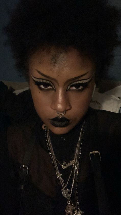 Black Women Goth Makeup, Black Goth Makeup Looks, Dark Skin Goth Makeup, Everyday Trad Goth Makeup, Trad Goth Makeup Dark Skin, Siouxsie Makeup, Messy Goth Makeup, Afro Goth Makeup, Real Goth Makeup