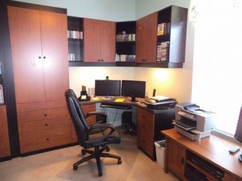 People with a passion for family history need a work space for their hobby. What makes an ideal genealogy work area? Take a look at my room for this. Genealogy Crafts, Clearing Out Clutter, Genealogy Quotes, Family History Organization, Genealogy Organization, Desk Areas, Genealogy Research, Personal History, Family Organizer