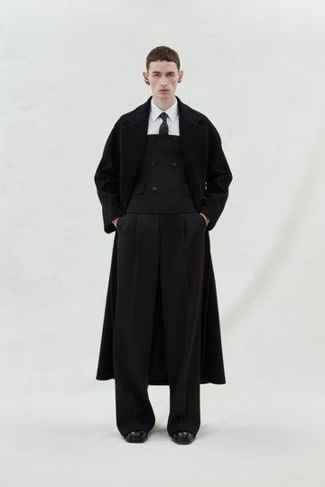 Amina Khalil, Alexander Mcqueen Menswear, Fall 2023 Menswear, Genderless Fashion, Sarah Burton, Moda Outfit, Cocoon Coat, Evening Jackets, Alexander Mcqueen Men