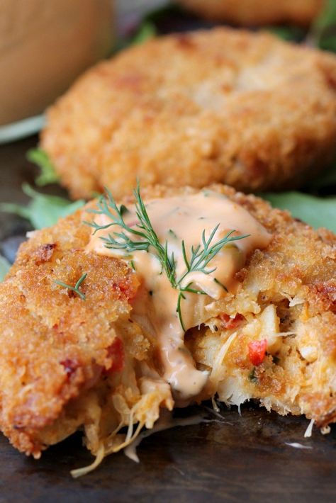 Vegan Crab Cakes (Crabless Cakes) with Dill Remoulade Plant Based Crab Cakes, Vegetarian Crab Cakes, Vegetarian Recipes No Beans, Vegan Tapioca Flour Recipes, Interesting Vegan Recipes, What To Eat With Crab Cakes, Vegan Seafood Recipes, Vegan Fish Recipes, Vegan Cottagecore