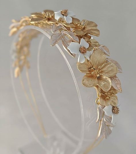 HONEY & EMBER on Instagram: “Fleur de lune collection. 🖤 I've been working on a new spring/summer 2020 collection behind the scenes. Let me know what you think 😊” Gold Wedding Headband, Bridal Crown Tiara, Wedding Hair Head Piece, Crown Gold, Halo Headband, Headband Bridal, Bridal Flower Crown, Bridesmaid Hair Accessories, Raw Quartz Crystal