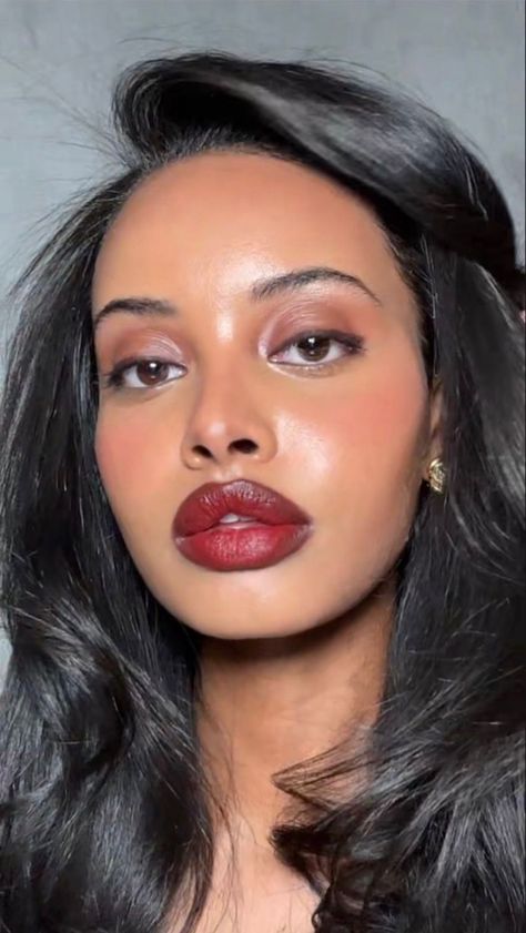 Afnan Dano, Dark Lip Makeup, Brown Makeup Looks, Red Makeup Looks, Burgundy Makeup, Vampy Makeup, Red Lips Makeup Look, Mekap Mata, Red Lipstick Makeup