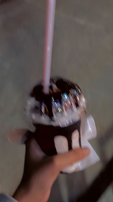 Shakes Chocolate Shake Aesthetic, Chocolate Shake Snap, Chocolate Snap Streak, Milkshake Snap, Shake Snap, Subway Food, Coffee Snap, Homemade Milkshake, Oreo Shake