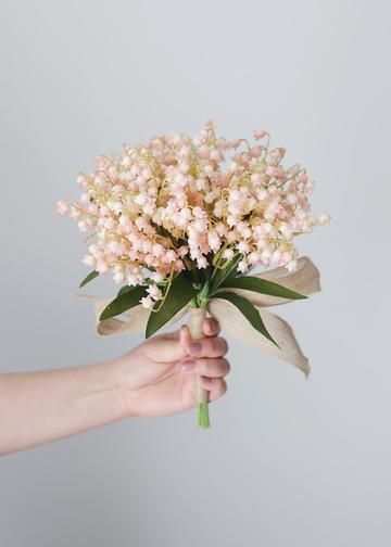 Lily Of The Valley Bouquet, Lilac Wedding Bouquet, Wedding Flower Guide, Fresh Wedding Flowers, Spring Wedding Bouquets, Artificial Wedding Bouquets, Lilac Wedding, Flower Guide, Silk Flowers Wedding