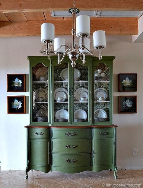 Wallpaper China Cabinet, Green China Cabinet, Dresser Projects, China Cabinet Makeover, Green Painted Furniture, Muebles Shabby Chic, Painted China Cabinets, Antique China Cabinets, Redo Cabinets