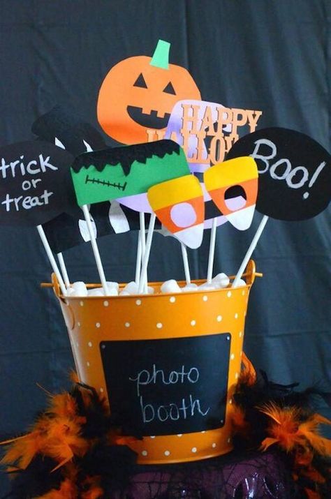 Complete your Halloween party spooktacular with decorations like a photo booth and costume trophies! Halloween Party Photo Booth, Halloween Photo Booth Props, Halloween Office Party, Scary Party, Postres Halloween, Halloween Party Photo, Diy Photo Booth Props, Halloween Class Party, Halloween Office