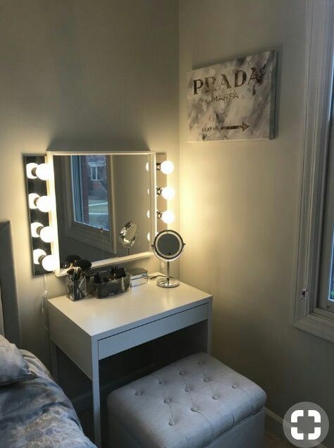 Vanity Ideas Bedroom, Mirror Decor Ideas, Makeup Room Decor, Vanity Ideas, Bedroom Vanity, Makeup Rooms, Simple Bedroom, Room Inspiration Bedroom, Room Ideas Bedroom