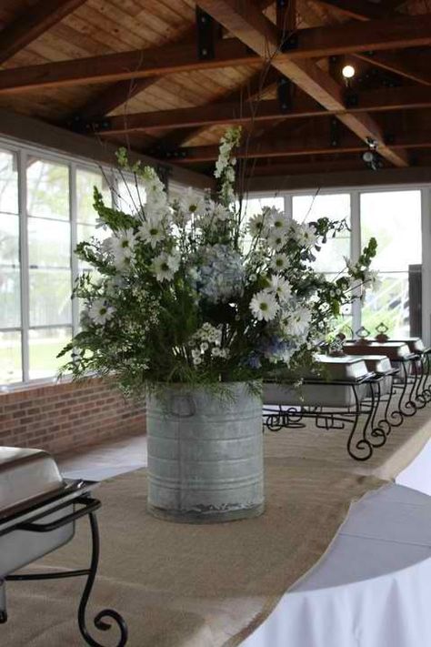 Old galvanized bucket full of simple flowers Dinner Arrangement, Rehearsal Dinner Ideas, Wedding Rehearsal Dinner Decorations, Outdoor Rehearsal Dinner, Country Boil, Low Country Boil, Rehearsal Dinner Decorations, Galvanized Buckets, Barn Parties