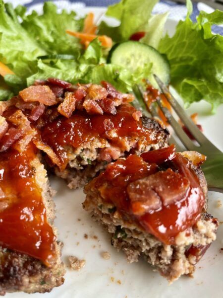 Meatloaf Patties with Bacon Ree Drummond Meatloaf Patties, Meatloaf Patties Baked, Ree Drummond Meatloaf, Individual Meatloaf, Ground Beef And Bacon, Meatloaf Patties, Meatloaf Burgers, Yogurt Dill Sauce, Sweet Potato Chili