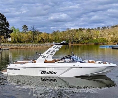 Big Boat Aesthetic, Riva Boat Aesthetic, Boat On A Lake Aesthetic, Driving A Boat Aesthetic, Expensive Life, Malibu Boats Wakeboarding, Surf Boat, Malibu Boats, Mastercraft Boat