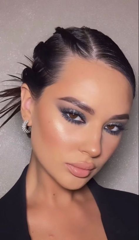 Eye Makeup For Brown Hazel Eyes, Glam Night Hairstyle, Gray Makeup Looks Eye Shadows, Smoky Glitter Eye Makeup, Gunmetal Makeup, New Years Eyeshadow Looks, Smokey Liner Makeup, Maquillage On Fleek, Mekap Mata