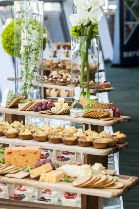 Food display with local fresh cheeses, pastries, crackers and fresh flower displays. #eventdesign #catering #foodbuffets Food Display Ideas, Food Display Table, Rustic Buffet, Rustic Food, Sommer Mad, Wedding Food Stations, Buffet Party, Best Buffet, Buffet Set