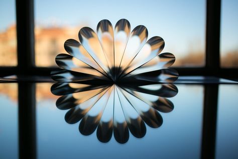 Weekly Monday Contest: 30 Cool Reflection Photos + New Theme｜Published by Klassy Goldberg Symmetry Photography, Reflection Pictures, Reflection Photos, Cool Pose, Reflection Photography, Shadow Photography, Image Nature, Abstract Pictures, Conceptual Photography