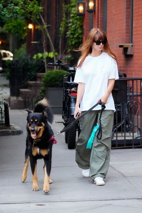 Black Dress Sneakers Outfit, Dress Sneakers Outfit Summer, Black Dress Sneakers, Dress Sneakers Outfit, Emrata Style, Sneakers For Summer, Irina Shayk Style, Celebrity Sneakers, Club C 85 Vintage