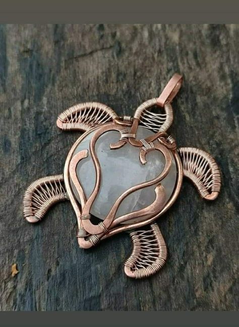 Turtle Wire Wrap, Copper Wire Pendant, Wire Wrapped Animals, Wire Wrap Jewelry, Wire Weaving Techniques, Art Fil, Copper Wire Art, Wire Wrapping Diy, Wire Wrapped Stone Jewelry