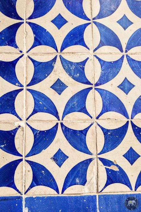 Portugal Tiles, Italian Tiles Pattern, Azulejos Tiles, Italian Pattern, Deco Studio, Portuguese Tiles, Italian Tiles, Tile Art, Interior Design Trends