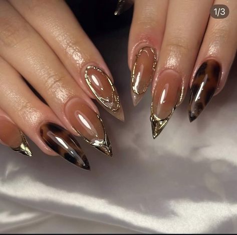 Brown Gold Nails Design, Leopard Nail Designs Fall, Y2k Christmas Nails, Rings Coquette, Brown Fall Nails, Leopard Nail Designs, Art Rings, Gold Chrome Nails, Nye Nails