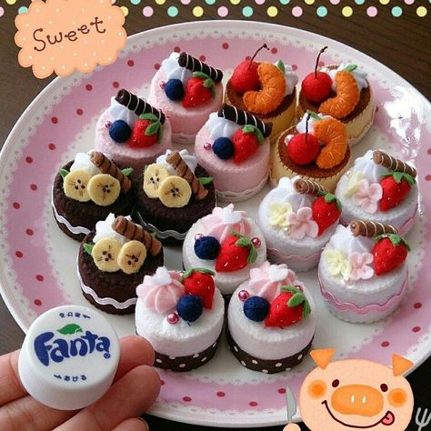 Felt Food Diy, Felt Food Patterns, Felt Cupcakes, Felt Cake, Felt Kids, Felt Play Food, Pretend Food, Felt Crafts Diy, Tanah Liat