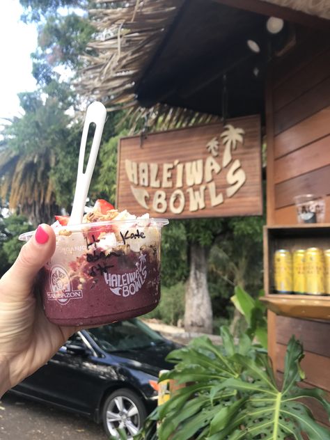 Best Acai Bowls On Oahu | Top Acai Bowls on Oahu, HI Acai Bowls Hawaii, Acai Bowls Recipe, Smoothie Shop, Moving To Hawaii, Acai Bowls, Hawaii Food, Fruit Toppings, Hawaii Oahu, Hawaii Life