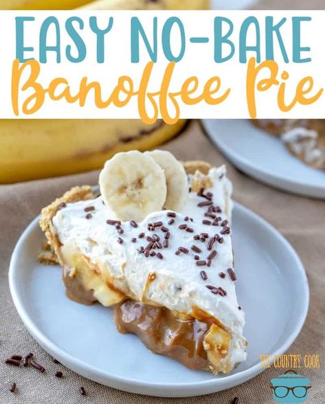 Easy No-Bake Banoffee Pie recipe from The Country Cook-  This dessert combines the best flavors to make one incredible no-bake pie! #dessert #pie Easy Banoffee Pie, Vegan Banoffee Pie, Fusion Desserts, Banoffee Cake, Bake Snacks, Banoffee Pie Recipe, Baking Recipes Pie, Dessert Pie, Blueberry Coffee Cake