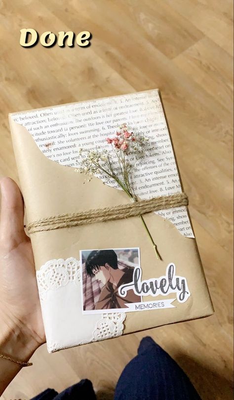 Thoughtful & Unique Valentine Gifts For Everyone | Best Valentines Gift Ideas Gift Wrapping Techniques, Unique Valentines Gifts, Gifts Wrapping Diy, Envelope Art, Creative Gift Wrapping, Cadeau Photo, Unique Valentines, Homecoming Proposal Ideas, Vintage Diy