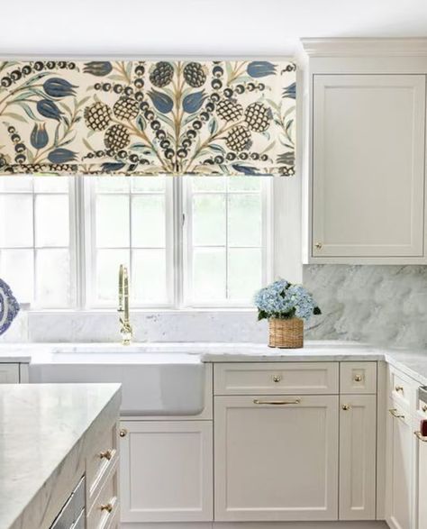 Thibaut Corneila Faux Roman Shade Aqua Beige Blue Valence - Etsy Printed Window Shades, Window Valance Ideas With Blinds Kitchen, Kitchen Window Inspiration, Window Valance Ideas With Blinds, Kitchen Sink Window Treatments, How To Make A Valance, Kitchen Roman Shades, Valence Curtain, Roman Shades Kitchen