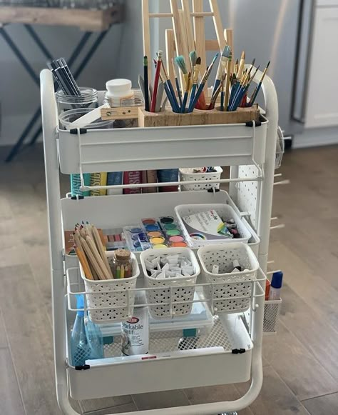 Home Art Studios, Dream Art Room, Rangement Art, Art Studio Organization, Art Supplies Storage, Art Studio Room, Art Supply Organization, Art Cart, Art Studio At Home