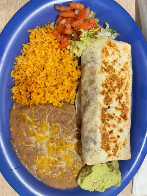 Mexican Plates Food, Latin Snacks, Mexican Food Aesthics, Hispanic Food Recipes, Mexican Carne Asada, Breakfast Mexican, Carne Asada Burrito, Mexican Lunch, Mexican Snacks