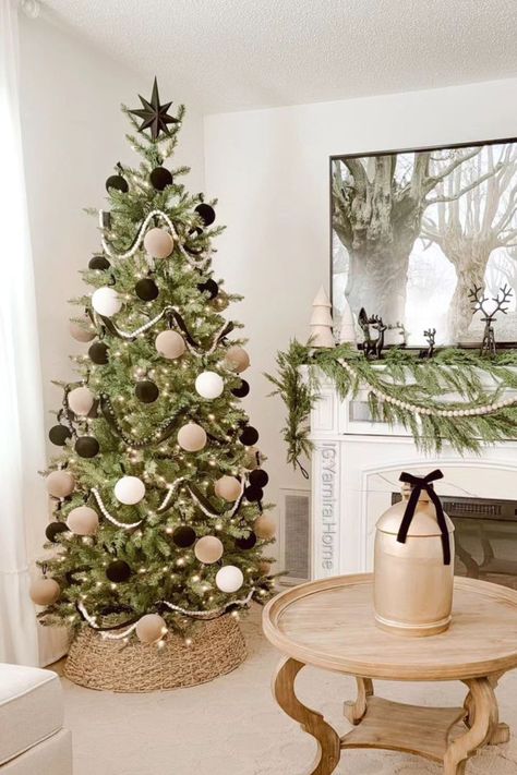 I’m getting inspired by the trendiest 2024 Christmas tree trends, from sustainable decor to bold color palettes. It’s time to elevate my holiday style with the most amazing 2024 Christmas tree ideas! Christmas Tree Styling Ideas, Natural Looking Christmas Tree Decor, Modern Country Christmas Tree, Christmas Tree Ideas Modern Farmhouse, Southern Christmas Trees, Elegant Simple Christmas Tree, One Color Christmas Tree Ideas, Farmhouse Tree Christmas, Themed Trees Christmas