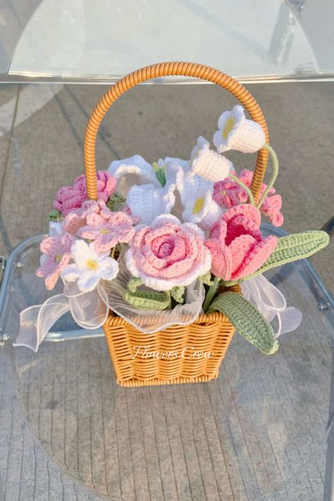 crochet flower basket Trendy Crochet Projects, Crochet Flower Basket, Bouquet Crochet, Crochet Store, Crochet Garden, Crochet Flowers Easy, Most Popular Flowers, Confection Au Crochet, Crochet Bouquet