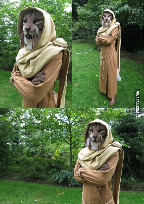 M'aiq the Liar cosplay. Amazingly done. Skyrim Clothes, Skyrim Costume, Cosplay Memes, Skyrim Cosplay, Military Suit, Skyrim Art, Funny Cosplay, Elder Scrolls V Skyrim, Larp Costume